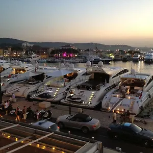 https://port-de-saint-tropez.fr-provencehotel.com